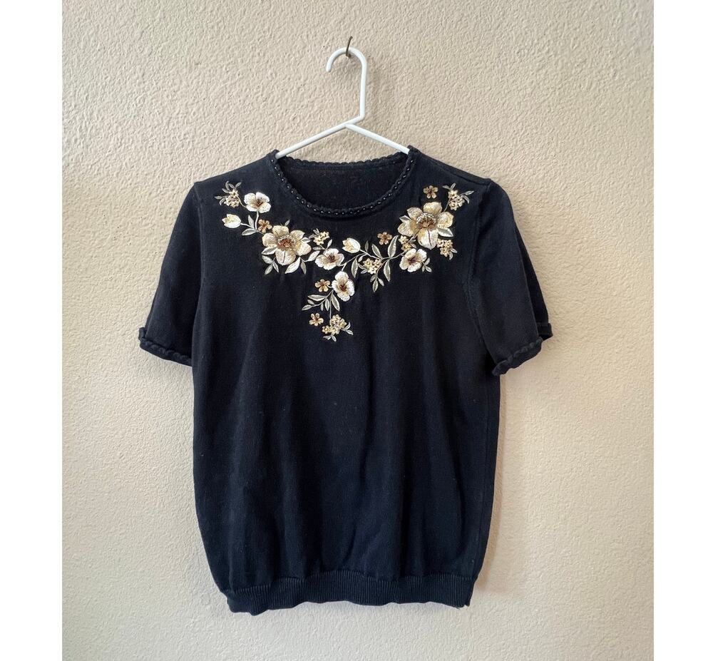 Vintage 80s floral embroidered short sleeve top size M